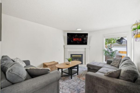 Spacious Home with 150-inch Movie Theatre, BBQ, Patio, Free Banff Pass, Sleeps 14, Perfect for Large Families